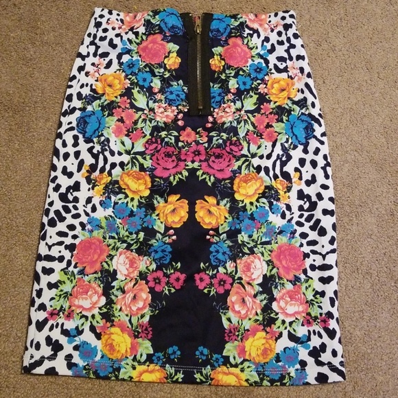 Vibrant floral Skirt! - Picture 2 of 2